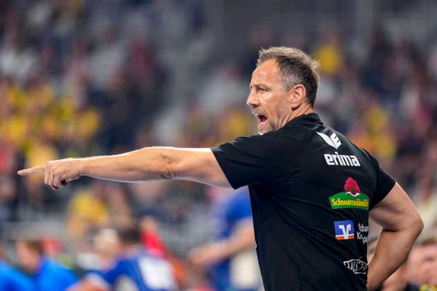 Maik Machulla (Trainer, Cheftrainer, RNL), gibt Anweisungen, gestikuliert, mit den Armen gestikulieren, Einzelbild, Einzelfoto, Aktion, Action, 02.09.2026, Mannheim (Deutschland), Handball, Bundesliga, Rhein-Neckar Löwen - VfL Gummersbach