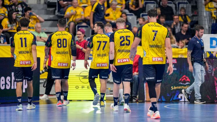 v.li.: Niclas Mierzwa (RNL, 11), Jannik Kohlbacher (RNL, 80), Dani Baijens (RNL, 77), Haukur Thrastarson (RNL, 25), Robert Timmermeister (RNL, 7), Spieler der Rhein-Neckar-Löwen, enttäuscht schauend, Enttäuschung, Frustration, disappointed, pessimistisch, Aktion, Action, Spielszene, 02.09.2026, Mannheim (Deutschland), Handball, Bundesliga, Rhein-Neckar Löwen - VfL Gummersbach