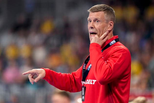 Gudjon Valur Sigurdsson (Trainer, Cheftrainer, VfL Gummersbach), gibt Anweisungen, gestikuliert, mit den Armen gestikulieren, Einzelbild, Einzelfoto, Aktion, Action, 02.09.2026, Mannheim (Deutschland), Handball, Bundesliga, Rhein-Neckar Löwen - VfL Gummersbach