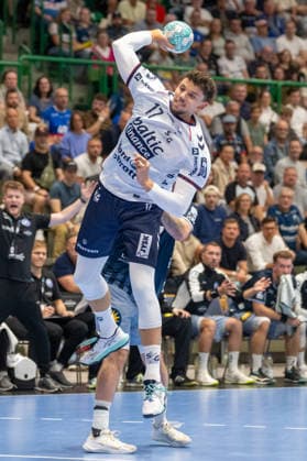 Marko Grgic (SG Felnsburg Handewitt, 17) kommt am Kreis zum Wurf. Bergischer HC vs. SG Flensburg-Handewitt, Handball, Opel HBL, 02. Spieltag, Saison 2026 2027, 02.09.2026 Bergischer HC vs. SG Flensburg-Handewitt, Handball, Opel HBL, 02. Spieltag, Saison 2026 2027, 02.09.2026 Wuppertal Copyright: xEibner-Pressefoto ThomasxHaeslerx EP_THR