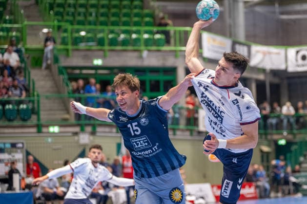 Zweikampf zwischen Lars Mitchell Kooij (Bergischer HC 06, 15) und Aymeric Minne (SG Flensburg Handewitt, 44). Bergischer HC vs. SG Flensburg-Handewitt, Handball, Opel HBL, 02. Spieltag, Saison 2026 2027, 02.09.2026 Bergischer HC vs. SG Flensburg-Handewitt, Handball, Opel HBL, 02. Spieltag, Saison 2026 2027, 02.09.2026 Wuppertal Copyright: xEibner-Pressefoto ThomasxHaeslerx EP_THR