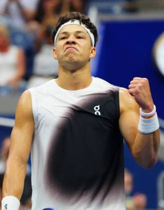 Ben Shelton celebrates winning the third set tie-break 2026 US Open, Day Four, USTA Billie Jean King National Tennis Center, New York, USA - 02 Sep 2026New York USTA Billie Jean King National T New York (NY) United States of America EDITORIAL USE ONLY No use with unauthorised audio, video, data, fixture lists, club league logos or live services. Online in-match use limited to 120 images, no video emulation. No use in betting, games or single club league player publications. Copyright: xJavierxGarcia Shutterstockx 17124553bj