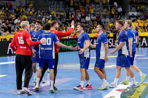 Spieler vom VfL Gummersbach, Jubel nach dem Schlusspfiff, Freude über den Sieg, Sieger, Gewinner, jubelt, jubeln, fröhlich, positiv, freut sich, freuen, optimistisch, Highlight, Action, Aktion, 02.09.2026, Mannheim (Deutschland), Handball, Bundesliga, Rhein-Neckar Löwen - VfL Gummersbach