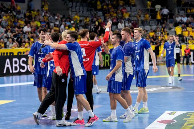 Spieler vom VfL Gummersbach, Jubel nach dem Schlusspfiff, Freude über den Sieg, Sieger, Gewinner, jubelt, jubeln, fröhlich, positiv, freut sich, freuen, optimistisch, Highlight, Action, Aktion, 02.09.2026, Mannheim (Deutschland), Handball, Bundesliga, Rhein-Neckar Löwen - VfL Gummersbach