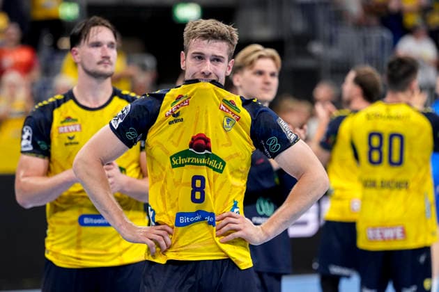 Tim Nothdurft (RNL, 8), Spieler der Rhein-Neckar-Löwen, enttäuscht über die Niederlage, Enttäuschung nach dem Schlusspfiff, Highlight, Verlierer, verloren, Frustration, disappointed, pessimistisch, 02.09.2026, Mannheim (Deutschland), Handball, Bundesliga, Rhein-Neckar Löwen - VfL Gummersbach