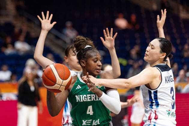 Elizabeth Balogun (Nigeria, 04) im Zweikampf mit Leeseul Kang (Korea, 03), GER, Korea vs. Nigeria, Basketball, FIBA Women s World Cup 2026, Gruppenphase, Spieltag 1, 04.09.2026 GER, Korea vs. Nigeria, Basketball, FIBA Women s World Cup 2026, Spieltag 1, 04.09.2026 Berlin Copyright: xEibner-Pressefoto MaxxVincenx EP_MVN