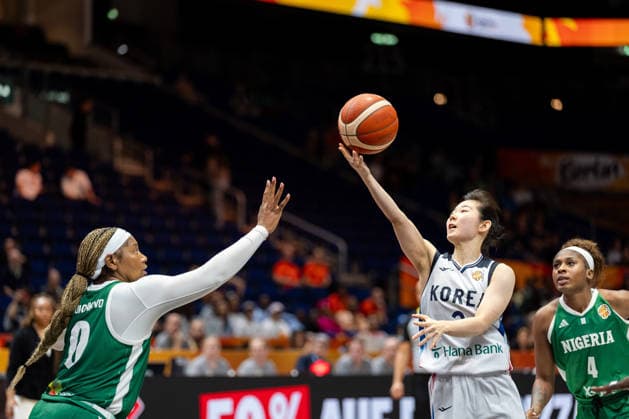 Yeeun Heo (Korea, 02) beim Korbleger, Amy Okonkwo (Nigeria, 00), GER, Korea vs. Nigeria, Basketball, FIBA Women s World Cup 2026, Gruppenphase, Spieltag 1, 04.09.2026 GER, Korea vs. Nigeria, Basketball, FIBA Women s World Cup 2026, Spieltag 1, 04.09.2026 Berlin Copyright: xEibner-Pressefoto MaxxVincenx EP_MVN
