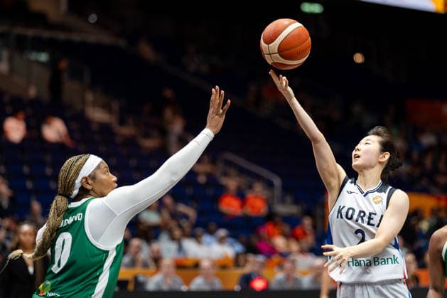 Yeeun Heo (Korea, 02) beim Korbleger, Amy Okonkwo (Nigeria, 00), GER, Korea vs. Nigeria, Basketball, FIBA Women s World Cup 2026, Gruppenphase, Spieltag 1, 04.09.2026 GER, Korea vs. Nigeria, Basketball, FIBA Women s World Cup 2026, Spieltag 1, 04.09.2026 Berlin Copyright: xEibner-Pressefoto MaxxVincenx EP_MVN