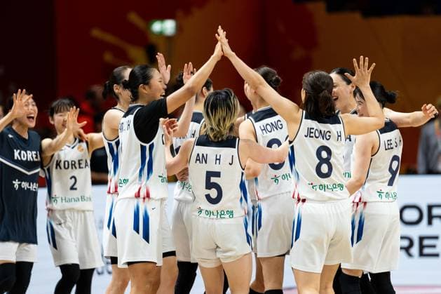 koreanische Mannschaft jubelt Jubel nach Sieg Spielende, Heji An (Korea, 05), Hyun Jeong (Korea, 08), Sohee Lee (Korea, 09), GER, Korea vs. Nigeria, Basketball, FIBA Women s World Cup 2026, Gruppenphase, Spieltag 1, 04.09.2026 GER, Korea vs. Nigeria, Basketball, FIBA Women s World Cup 2026, Spieltag 1, 04.09.2026 Berlin Copyright: xEibner-Pressefoto MaxxVincenx EP_MVN