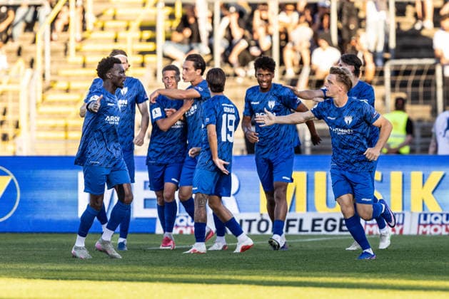 SSV Ulm 1846 Fußball vs. SGV Freiberg Heilbronn, Fussball, Regionalliga Südwest, 5. Spieltag, Donaustadion Ulm 04.09.26 Torjubel Jubel Freude nach Treffer Tor Torschuss zum 0:1 durch Michael Martin (SGV Heilbronn-Freiberg, 8). Team Mannschaft SGV Freiberg. vorne v.l. Abou Dramane Ballo (SGV Heilbronn-Freiberg, 27), Tino Bradara (SGV Heilbronn-Freiberg, 2) SSV Ulm 1846 Fußball vs. SGV Freiberg Heilbronn, Fussball, Regionalliga Südwest, 5. Spieltag, Donaustadion Ulm 04.09.26 Foto: Lucca Fundel Ulm Donaustadion Baden-Württemberg Deutschland