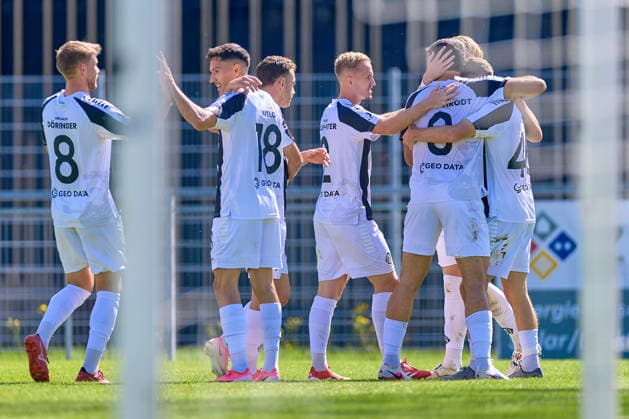 Jubel, Freude der Aalener nach dem Treffer, Tor von Gianluca Gaudino (VfR Aalen, 46) zur 1:0 Fuehrung VfR Aalen vs. SV Eintracht-Trier, Fussball, Regionalliga Suedwest - Herren, 5. Spieltag, Spielzeit 2026 2027, 05.09.2026 VfR Aalen vs. SV Eintracht-Trier, Fussball, Regionalliga Suedwest - Herren, 5. Spieltag, Spielzeit 2026 2027, 05.09.2026 Aalen Copyright: xEibner-Pressefoto GeraldxOelze-dexStoppanyx EP_ODS