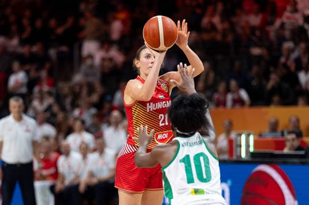 Reka Lelik (Ungarn, 21) beim Wurf, Promise Amukamara (Nigeria, 10), GER, Nigeria vs. Ungarn, Basketball, FIBA Women s World Cup 2026, Gruppenphase, Spieltag 2, 05.09.2026 GER, Nigeria vs. Ungarn, Basketball, FIBA Women s World Cup 2026, Gruppenphase, Spieltag 2, 05.09.2026 Berlin Copyright: xEibner-Pressefoto MaxxVincenx EP_MVN