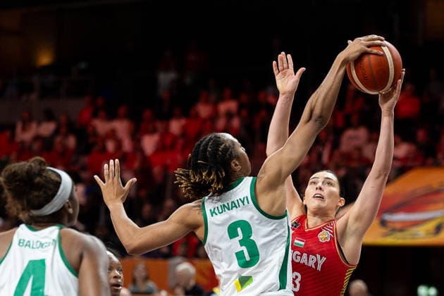 Pallas Kunaiyi (Nigeria, 03) Blockt gegen Agnes Torok (Ungarn, 13), GER, Nigeria vs. Ungarn, Basketball, FIBA Women s World Cup 2026, Gruppenphase, Spieltag 2, 05.09.2026 GER, Nigeria vs. Ungarn, Basketball, FIBA Women s World Cup 2026, Gruppenphase, Spieltag 2, 05.09.2026 Berlin Copyright: xEibner-Pressefoto MaxxVincenx EP_MVN