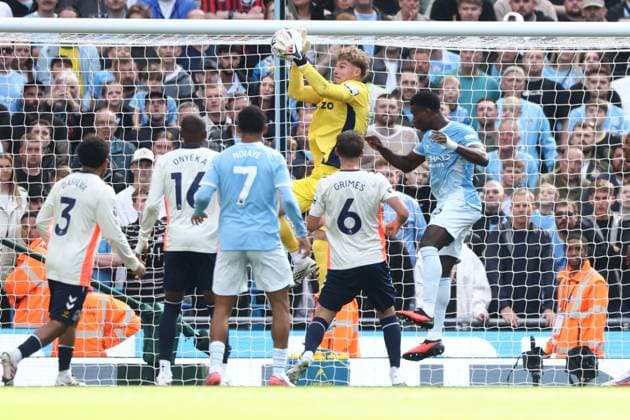Carl Rushworth of Coventry City makes a save. Manchester City v Coventry City, Premier League Football, Football, Etihad Stadium, Manchester, UK - 05 Sep 2026Manchester Etihad Stadium United Kingdom EDITORIAL USE ONLY No use with unauthorised audio, video, data, fixture lists, club league logos or live services. Online in-match use limited to 120 images, no video emulation. No use in betting, games or single club league player publications. Copyright: xRyanxBrowne Shutterstockx 17134976ct