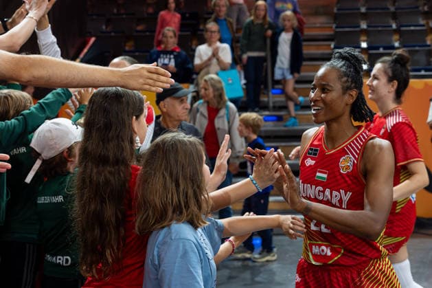 Yvonne Turner (Ungarn, 22) jubelt Jubel nach Sieg Spielende mit den Fans, GER, Nigeria vs. Ungarn, Basketball, FIBA Women s World Cup 2026, Gruppenphase, Spieltag 2, 05.09.2026 GER, Nigeria vs. Ungarn, Basketball, FIBA Women s World Cup 2026, Gruppenphase, Spieltag 2, 05.09.2026 Berlin Copyright: xEibner-Pressefoto MaxxVincenx EP_MVN