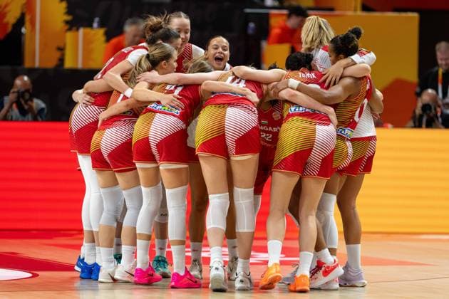 ungarische Mannschaft jubelt Jubel nach Sieg Spielende, GER, Nigeria vs. Ungarn, Basketball, FIBA Women s World Cup 2026, Gruppenphase, Spieltag 2, 05.09.2026 GER, Nigeria vs. Ungarn, Basketball, FIBA Women s World Cup 2026, Gruppenphase, Spieltag 2, 05.09.2026 Berlin Copyright: xEibner-Pressefoto MaxxVincenx EP_MVN