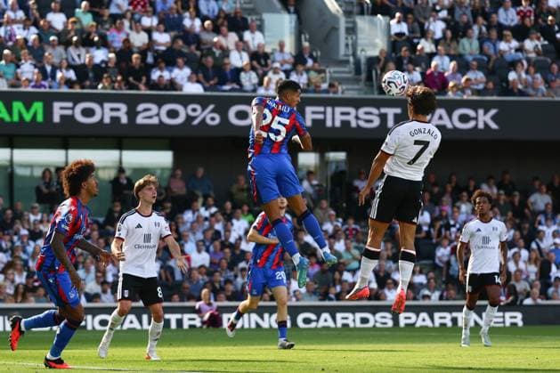 Gonzalo Garcia of Fulham with a header on goal under pressure from Anan Khalaili of Crystal Palace Fulham v Crystal Palace, Premier League Football, Football, Craven Cottage, London, UK - 05 Sep 2026London Craven Cottage United Kingdom EDITORIAL USE ONLY No use with unauthorised audio, video, data, fixture lists, club league logos or live services. Online in-match use limited to 120 images, no video emulation. No use in betting, games or single club league player publications. Copyright: xSimonxDael Shutterstockx 17134974bh