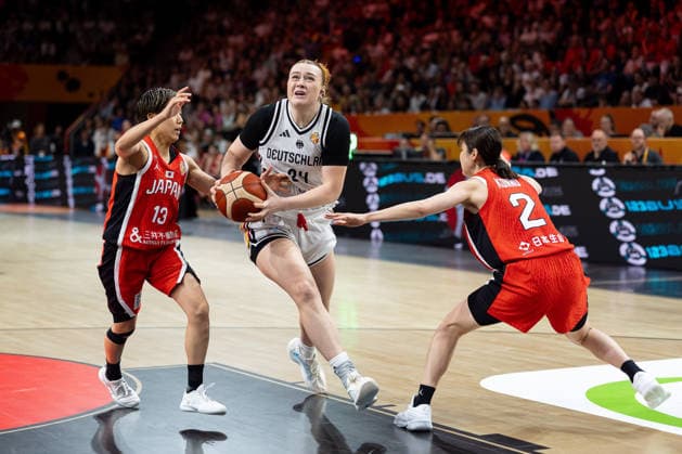 Lina Sontag (Deutschland, 24) im Dribbling gegen Rui Machida (Japan, 13) und Norika Konno (Japan, 02), GER, Deutschland vs. Japan, Basketball, FIBA Women s World Cup 2026, Gruppenphase, Spieltag 2, 05.09.2026 GER, Deutschland vs. Japan, Basketball, FIBA Women s World Cup 2026, Gruppenphase, Spieltag 2, 05.09.2026 Berlin Copyright: xEibner-Pressefoto MaxxVincenx EP_MVN
