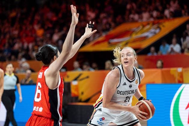 Marie Guelich (Deutschland, 21) am Ball, Otoha Goto (Japan, 06), GER, Deutschland vs. Japan, Basketball, FIBA Women s World Cup 2026, Gruppenphase, Spieltag 2, 05.09.2026 GER, Deutschland vs. Japan, Basketball, FIBA Women s World Cup 2026, Gruppenphase, Spieltag 2, 05.09.2026 Berlin Copyright: xEibner-Pressefoto MaxxVincenx EP_MVN