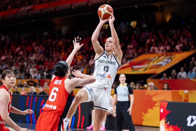 Leonie Fiebich (Deutschland, 13) beim Wurf, Otoha Goto (Japan, 06), GER, Deutschland vs. Japan, Basketball, FIBA Women s World Cup 2026, Gruppenphase, Spieltag 2, 05.09.2026 GER, Deutschland vs. Japan, Basketball, FIBA Women s World Cup 2026, Gruppenphase, Spieltag 2, 05.09.2026 Berlin Copyright: xEibner-Pressefoto MaxxVincenx EP_MVN