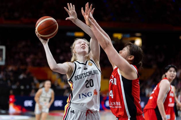 Frieda Buhner (Deutschland, 20) beim Wurf, Azusa Asahina (Japan, 14), GER, Deutschland vs. Japan, Basketball, FIBA Women s World Cup 2026, Gruppenphase, Spieltag 2, 05.09.2026 GER, Deutschland vs. Japan, Basketball, FIBA Women s World Cup 2026, Gruppenphase, Spieltag 2, 05.09.2026 Berlin Copyright: xEibner-Pressefoto MaxxVincenx EP_MVN