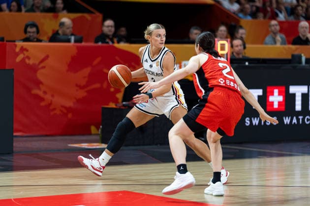 Alexandra Wilke (Deutschland, 03) im Dribbling gegen Norika Konno (Japan, 02), GER, Deutschland vs. Japan, Basketball, FIBA Women s World Cup 2026, Gruppenphase, Spieltag 2, 05.09.2026 GER, Deutschland vs. Japan, Basketball, FIBA Women s World Cup 2026, Gruppenphase, Spieltag 2, 05.09.2026 Berlin Copyright: xEibner-Pressefoto MaxxVincenx EP_MVN
