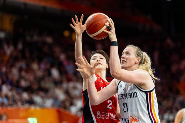 Marie Guelich (Deutschland, 21) beim Wurf, Norika Konno (Japan, 02), GER, Deutschland vs. Japan, Basketball, FIBA Women s World Cup 2026, Gruppenphase, Spieltag 2, 05.09.2026 GER, Deutschland vs. Japan, Basketball, FIBA Women s World Cup 2026, Gruppenphase, Spieltag 2, 05.09.2026 Berlin Copyright: xEibner-Pressefoto MaxxVincenx EP_MVN