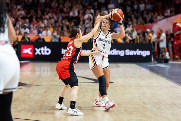 Alexandra Wilke (Deutschland, 03) am Ball, Mai Yamamoto (Japan, 23), GER, Deutschland vs. Japan, Basketball, FIBA Women s World Cup 2026, Gruppenphase, Spieltag 2, 05.09.2026 GER, Deutschland vs. Japan, Basketball, FIBA Women s World Cup 2026, Gruppenphase, Spieltag 2, 05.09.2026 Berlin Copyright: xEibner-Pressefoto MaxxVincenx EP_MVN