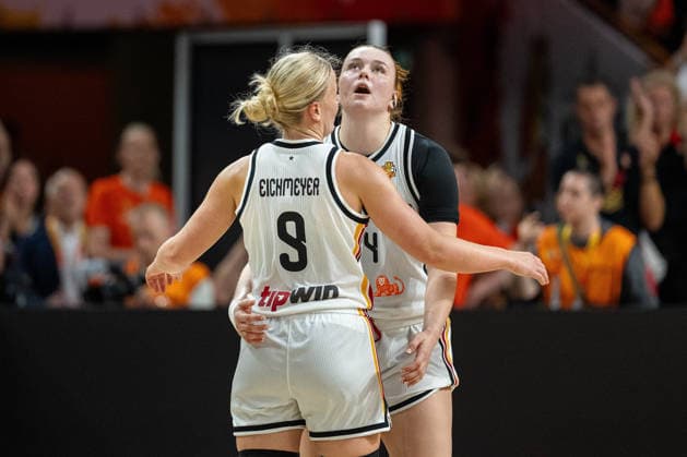 Emma Eichmeyer (Deutschland, 09) und Lina Sontag (Deutschland, 24) jubelt Jubel nach Sieg Spielende, GER, Deutschland vs. Japan, Basketball, FIBA Women s World Cup 2026, Gruppenphase, Spieltag 2, 05.09.2026 GER, Deutschland vs. Japan, Basketball, FIBA Women s World Cup 2026, Gruppenphase, Spieltag 2, 05.09.2026 Berlin Copyright: xEibner-Pressefoto MaxxVincenx EP_MVN