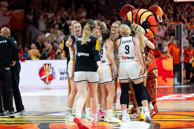 deutsche Mannschaft jubelt Jubel nach Sieg Spielende, GER, Deutschland vs. Japan, Basketball, FIBA Women s World Cup 2026, Gruppenphase, Spieltag 2, 05.09.2026 GER, Deutschland vs. Japan, Basketball, FIBA Women s World Cup 2026, Gruppenphase, Spieltag 2, 05.09.2026 Berlin Copyright: xEibner-Pressefoto MaxxVincenx EP_MVN