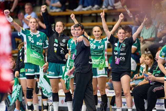 Jubel bei Nico Kiener (Frisch Auf Goeppingen, Cheftrainer) und der Auswechselbank von Frisch Auf Goeppingen FRISCH AUF Goeppingen vs. BSV Sachsen Zwickau, Handball, ALSCO Handball Bundesliga Frauen, 2. Spieltag, Spielzeit 2026 2027, 05.09.2026 FRISCH AUF Goeppingen vs. BSV Sachsen Zwickau, Handball, ALSCO Handball Bundesliga Frauen, 2. Spieltag, Spielzeit 2026 2027, 05.09.2026 Goeppingen Copyright: xEibner-Pressefoto GeraldxOelze-dexStoppanyx EP_ODS