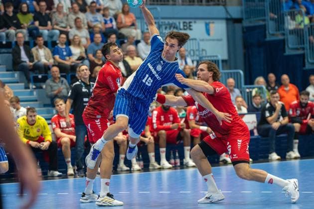 Miro Schluroff, Rueckraum, (VfL Gummersbach 15), Johannes Golla, Kreislaeufer, (MT Melsungen 14), VfL Gummersbach vs. MT Melsungen,, Opel Handball Bundesliga, Herren , 3. Spieltag, 05.09.2026 Gummersbach NRW Deutschland