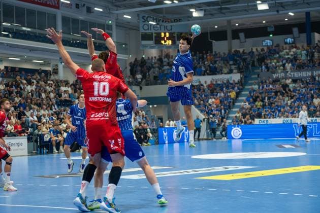 Dainis KriÅ¡topÄns, Rueckraum, (MT Melsungen 10), Nicola Roganovic, Rueckraum, (VfL Gummersbach 23), VfL Gummersbach vs. MT Melsungen,, Opel Handball Bundesliga, Herren , 3. Spieltag, 05.09.2026 Gummersbach NRW Deutschland