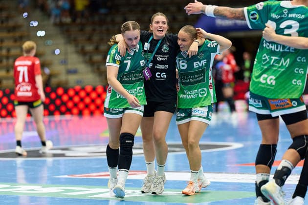 Freude, Jubel bei Lea Watzl (Frisch Auf Goeppingen, 07), Anika Rohm (Frisch Auf Goeppingen, Co-Trainerin) und Mariel ten Velde (Frisch Auf Goeppingen, 16) nach Spielende FRISCH AUF Goeppingen vs. BSV Sachsen Zwickau, Handball, ALSCO Handball Bundesliga Frauen, 2. Spieltag, Spielzeit 2026 2027, 05.09.2026 FRISCH AUF Goeppingen vs. BSV Sachsen Zwickau, Handball, ALSCO Handball Bundesliga Frauen, 2. Spieltag, Spielzeit 2026 2027, 05.09.2026 Goeppingen Copyright: xEibner-Pressefoto GeraldxOelze-dexStoppanyx EP_ODS