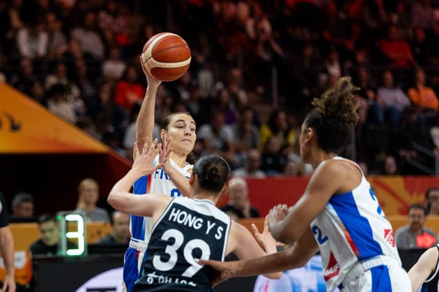 Carla Leite (Frankreich, 00) am Ball, Yusun Hong (Korea, 39), GER, Frankreich vs. Korea, Basketball, FIBA Women s World Cup 2026, Gruppenphase, Spieltag 2, 05.09.2026 GER, Frankreich vs. Korea, Basketball, FIBA Women s World Cup 2026, Gruppenphase, Spieltag 2, 05.09.2026 Berlin Copyright: xEibner-Pressefoto MaxxVincenx EP_MVN