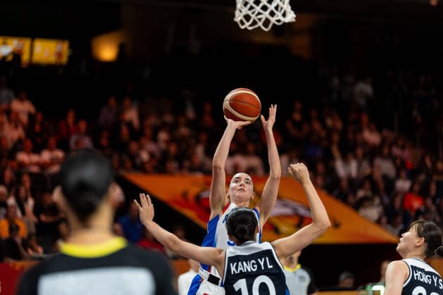 Pauline Astier (Frankreich, 98) im Dribbling gegen Yoolim Kang (Korea, 10), GER, Frankreich vs. Korea, Basketball, FIBA Women s World Cup 2026, Gruppenphase, Spieltag 2, 05.09.2026 GER, Frankreich vs. Korea, Basketball, FIBA Women s World Cup 2026, Gruppenphase, Spieltag 2, 05.09.2026 Berlin Copyright: xEibner-Pressefoto MaxxVincenx EP_MVN
