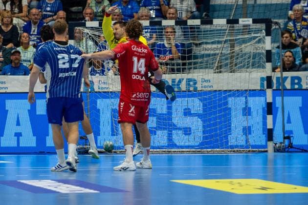 Kristjan Horžen, Kreislaeufer, (VfL Gummersbach 27), Johannes Golla, Kreislaeufer, (MT Melsungen 14), VfL Gummersbach vs. MT Melsungen,, Opel Handball Bundesliga, Herren , 3. Spieltag, 05.09.2026 Gummersbach NRW Deutschland