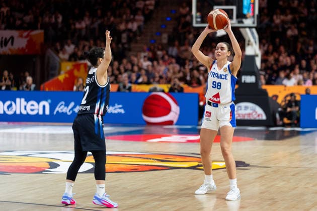 Pauline Astier (Frankreich, 98) am Ball, GER, Frankreich vs. Korea, Basketball, FIBA Women s World Cup 2026, Gruppenphase, Spieltag 2, 05.09.2026 GER, Frankreich vs. Korea, Basketball, FIBA Women s World Cup 2026, Gruppenphase, Spieltag 2, 05.09.2026 Berlin Copyright: xEibner-Pressefoto MaxxVincenx EP_MVN
