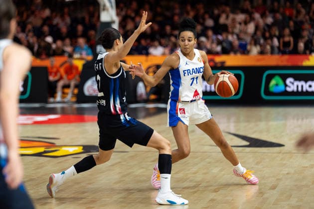 Leila Lacan (Frankreich, 71) im Dribbling gegen Yeeun Heo (Korea, 02), GER, Frankreich vs. Korea, Basketball, FIBA Women s World Cup 2026, Gruppenphase, Spieltag 2, 05.09.2026 GER, Frankreich vs. Korea, Basketball, FIBA Women s World Cup 2026, Gruppenphase, Spieltag 2, 05.09.2026 Berlin Copyright: xEibner-Pressefoto MaxxVincenx EP_MVN