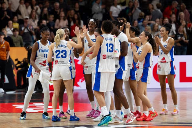 franzoesische Mannschaft jubelt Jubel mit Marine Johannes (Frankreich, 23) MVP, Spielerin des Spiels, GER, Frankreich vs. Korea, Basketball, FIBA Women s World Cup 2026, Gruppenphase, Spieltag 2, 05.09.2026 GER, Frankreich vs. Korea, Basketball, FIBA Women s World Cup 2026, Gruppenphase, Spieltag 2, 05.09.2026 Berlin Copyright: xEibner-Pressefoto MaxxVincenx EP_MVN