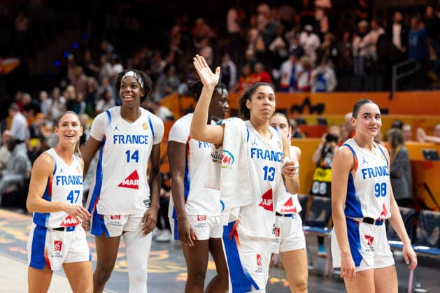Romane Bernies (Frankreich, 47), Dominique Malonga (Frankreich, 14), Janelle Salaun (Frankreich, 13), Pauline Astier (Frankreich, 98) jubelt Jubel nach Sieg Spielende, GER, Frankreich vs. Korea, Basketball, FIBA Women s World Cup 2026, Gruppenphase, Spieltag 2, 05.09.2026 GER, Frankreich vs. Korea, Basketball, FIBA Women s World Cup 2026, Gruppenphase, Spieltag 2, 05.09.2026 Berlin Copyright: xEibner-Pressefoto MaxxVincenx EP_MVN
