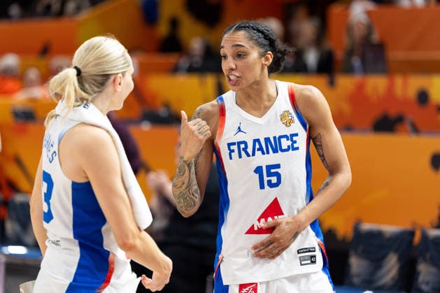 Marine Johannes (Frankreich, 23) und Gabby Williams (Frankreich, 15) im Gespraech, GER, Frankreich vs. Korea, Basketball, FIBA Women s World Cup 2026, Gruppenphase, Spieltag 2, 05.09.2026 GER, Frankreich vs. Korea, Basketball, FIBA Women s World Cup 2026, Gruppenphase, Spieltag 2, 05.09.2026 Berlin Copyright: xEibner-Pressefoto MaxxVincenx EP_MVN