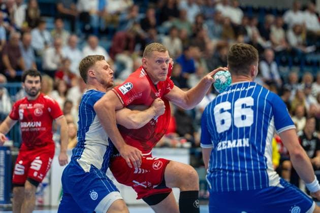 Dainis KriÅ¡topÄns, Rueckraum, (MT Melsungen 10), Å tÄ›pan Zeman, Kreislaeufer, (VfL Gummersbach 66), VfL Gummersbach vs. MT Melsungen,, Opel Handball Bundesliga, Herren , 3. Spieltag, 05.09.2026 Gummersbach NRW Deutschland