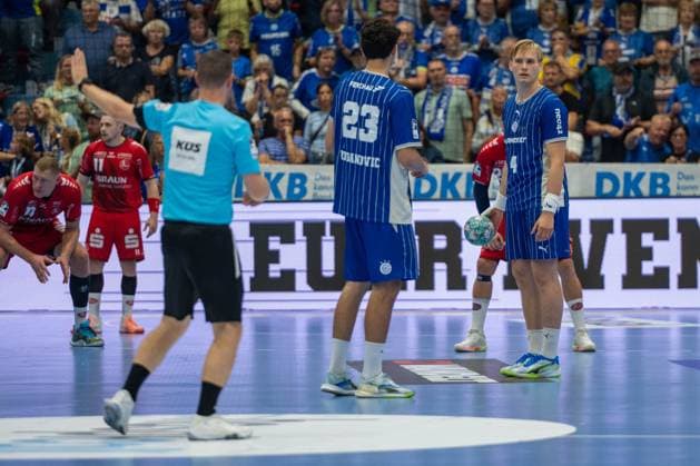 Nicola Roganovic, Rueckraum, (VfL Gummersbach 23), Ellidi Snaer Vidarsson, Kreislaeufer, (VfL Gummersbach 4), VfL Gummersbach vs. MT Melsungen,, Opel Handball Bundesliga, Herren , 3. Spieltag, 05.09.2026 Gummersbach NRW Deutschland