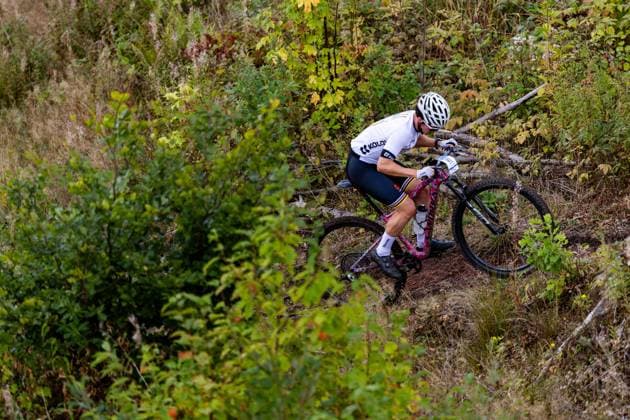 05.09.2026, GER, MTB Mountainbike XCO (Cross-Country Olympic), Saison 26, Junioren Maenner Frauen, XCO-Bikecup Mitteldeutsche Meisterschaft org. RSC Waltershausen e.V. Jonathan Uhlemann (Bergradsport Brandis e.V., U19m) Nach einem Jahr Pause kehrte der XCO Bikecup in Bad Tabarz am Datenberg zum Finallauf auf eine der beliebtesten Rennstrecken der Serie zurück. Bad Tabarz ist ein traditionsreicher Austragungsort für den MTB in verschiedenen Disziplienen. In den vergangenen Jahren war der Datenberg bereits Schauplatz mehrerer Mitteldeutscher Meisterschaften im XCO sowie von Rennen der MTB-XCO-Nachwuchssichtung von German Cycling. Die anspruchsvolle Strecke hat sich damit überregional einen Namen gemacht und bietet beste Voraussetzungen für ein packendes Saisonfinale.Die abwechslungsreiche Strecke am Datenberg bietet dabei alles, was modernes Cross-Country-Racing ausmacht, technisch anspruchsvolle Passagen, steile Anstiege, schnelle Abfahrten und jede Menge Herausforderungen, bei denen Fahrtechnik, Kondition und Können gefragt sind. 99891 Bad Tabarz Gartenstraße Thüringer Wald Thüringen Deutschland