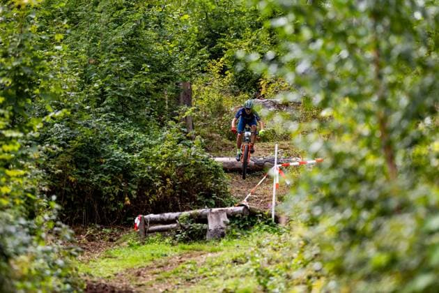 05.09.2026, GER, MTB Mountainbike XCO (Cross-Country Olympic), Saison 26, Junioren Maenner Frauen, XCO-Bikecup Mitteldeutsche Meisterschaft org. RSC Waltershausen e.V. Ruben Beierlein (RSV ERZGEBIRGE E.V., U17m) Nach einem Jahr Pause kehrte der XCO Bikecup in Bad Tabarz am Datenberg zum Finallauf auf eine der beliebtesten Rennstrecken der Serie zurück. Bad Tabarz ist ein traditionsreicher Austragungsort für den MTB in verschiedenen Disziplienen. In den vergangenen Jahren war der Datenberg bereits Schauplatz mehrerer Mitteldeutscher Meisterschaften im XCO sowie von Rennen der MTB-XCO-Nachwuchssichtung von German Cycling. Die anspruchsvolle Strecke hat sich damit überregional einen Namen gemacht und bietet beste Voraussetzungen für ein packendes Saisonfinale.Die abwechslungsreiche Strecke am Datenberg bietet dabei alles, was modernes Cross-Country-Racing ausmacht, technisch anspruchsvolle Passagen, steile Anstiege, schnelle Abfahrten und jede Menge Herausforderungen, bei denen Fahrtechnik, Kondition und Können gefragt sind. 99891 Bad Tabarz Gartenstraße Thüringer Wald Thüringen Deutschland