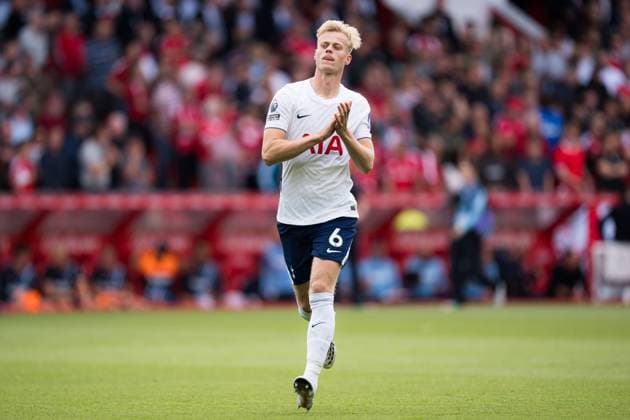 Jan Paul van Hecke of Tottenham Hotspur claps fans Nottingham Forest v Tottenham Hotspur, Premier League, Football, The City Ground, Nottingham, UK - 05 Sep 2026Nottingham The City Ground United Kingdom EDITORIAL USE ONLY No use with unauthorised audio, video, data, fixture lists, club league logos or live services. Online in-match use limited to 120 images, no video emulation. No use in betting, games or single club league player publications. Copyright: xWiredxPhotos Shutterstockx 17135903jo