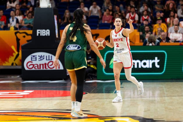 Sevgi Uzun (Tuerkei, 02) im Dribbling, Alex Wilson (Australien, 04), GER, Tuerkei vs, Australien, Basketball, FIBA Women s World Cup 2026, Gruppenphase, Spieltag 2, 06.09.2026 GER, Tuerkei vs, Australien, Basketball, FIBA Women s World Cup 2026, Gruppenphase, Spieltag 2, 06.09.2026 Berlin Copyright: xEibner-Pressefoto MaxxVincenx EP_MVN