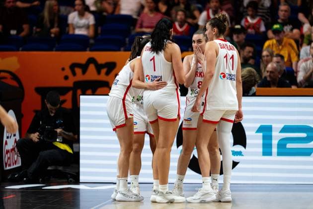 tuerkische Mannschaft beim Huddle, Sevgi Uzun (Tuerkei, 02), Elif Istanbulluoglu (Tuerkei, 01), Ayse Cora (Tuerkei, 08), Elif Bayram (Tuerkei, 11), GER, Tuerkei vs, Australien, Basketball, FIBA Women s World Cup 2026, Gruppenphase, Spieltag 2, 06.09.2026 GER, Tuerkei vs, Australien, Basketball, FIBA Women s World Cup 2026, Gruppenphase, Spieltag 2, 06.09.2026 Berlin Copyright: xEibner-Pressefoto MaxxVincenx EP_MVN