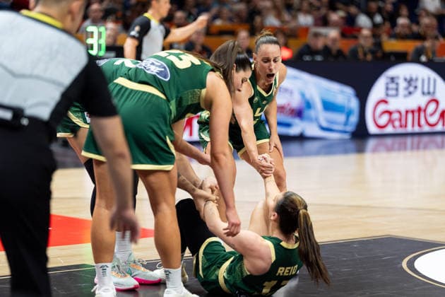 Stephanie Reid (Australien, 12) jubelt Jubel mit Alex Fowler (Australien, 23) und Steph Talbot (Australien, 06), GER, Tuerkei vs, Australien, Basketball, FIBA Women s World Cup 2026, Gruppenphase, Spieltag 2, 06.09.2026 GER, Tuerkei vs, Australien, Basketball, FIBA Women s World Cup 2026, Gruppenphase, Spieltag 2, 06.09.2026 Berlin Copyright: xEibner-Pressefoto MaxxVincenx EP_MVN